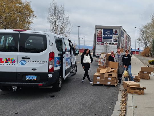 Boys & Girls Club Shares Thanksgiving Meal Kits With Local Families Boys & Girls Club Shares Thanksgiving Meal Kits With Local Families